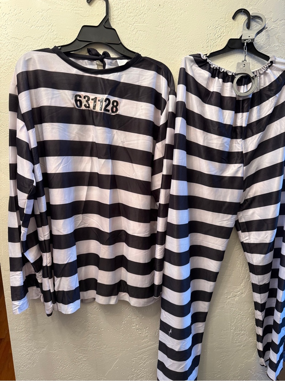 Classic Prison Stripe unisex Halloween costume One Size black and white